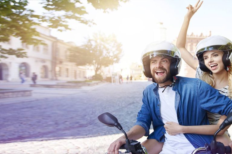 Μηχανή και Καλοκαίρι απαραίτητος εξοπλισμός Μηχανή και Καλοκαίρι απαραίτητος εξοπλισμός